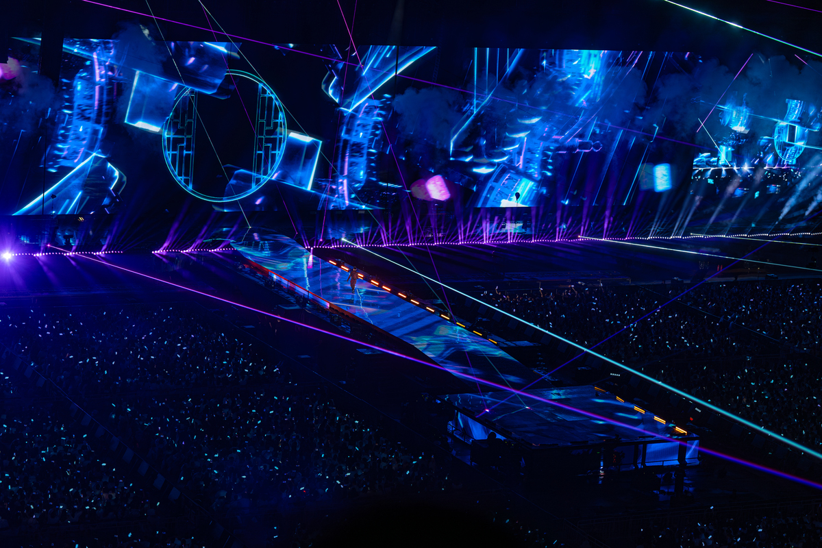 工作室主要业务为舞美灯光设计灯光秀编程文旅灯光设计编程舞美与文旅项目的三维动画模拟视频制作。灯光控台技术培训灯光秀编程培训三维模拟动画制作软件培训。取100个独一无二大海元素的高端的光明风格的英文工作室名字。