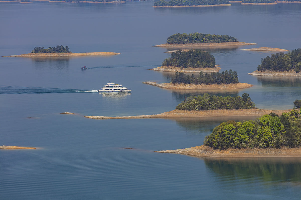 2019年4月7日,江西九江,航拍庐山西海风景名胜区湖光山色美如画卷,大