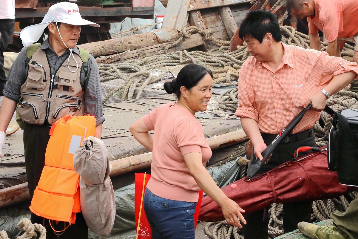 奥德彪：22岁辍学上工地，贫困家庭重担下的无奈选择