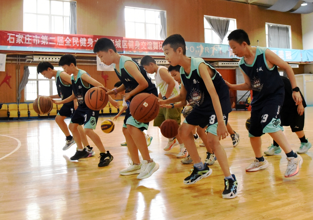 精彩篮球赛今晚开战，不容错过！