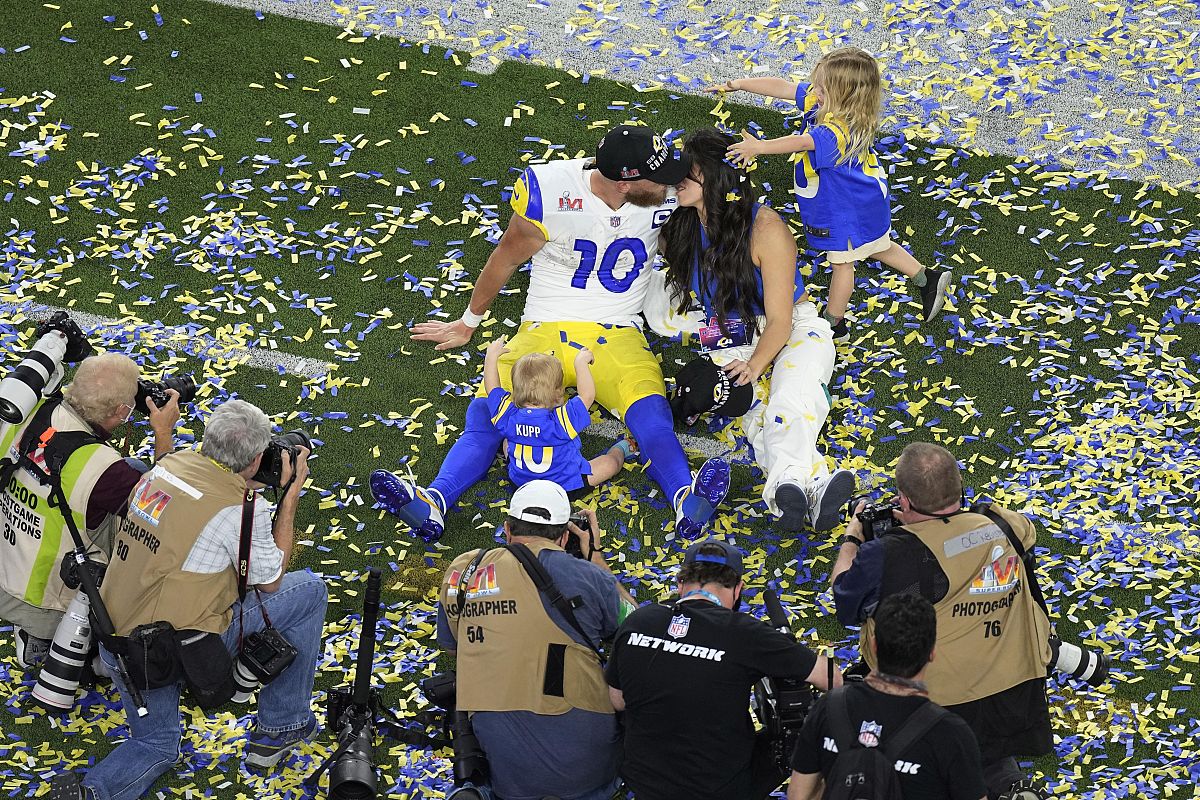 los angeles rams wide receiver cooper kupp (10) celebrates with 
