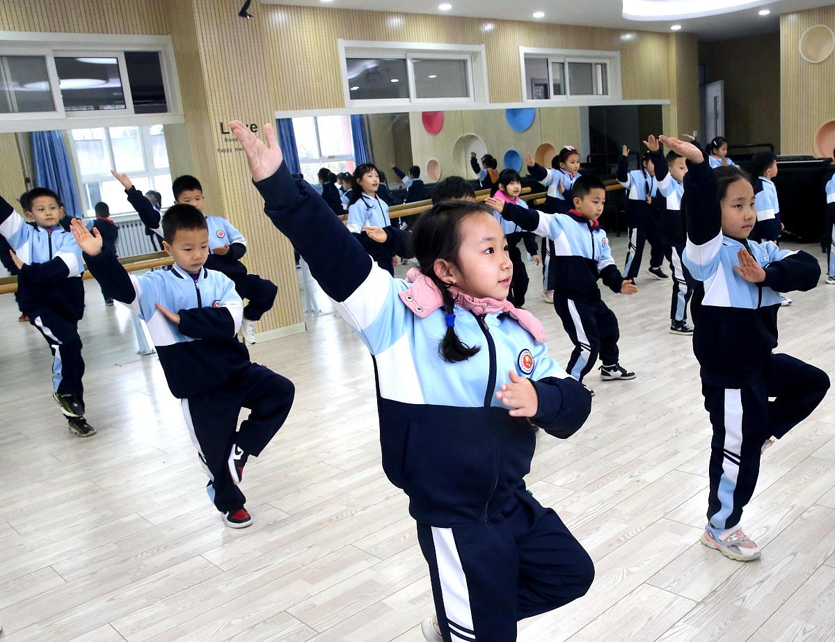 舞刀弄枪的意思