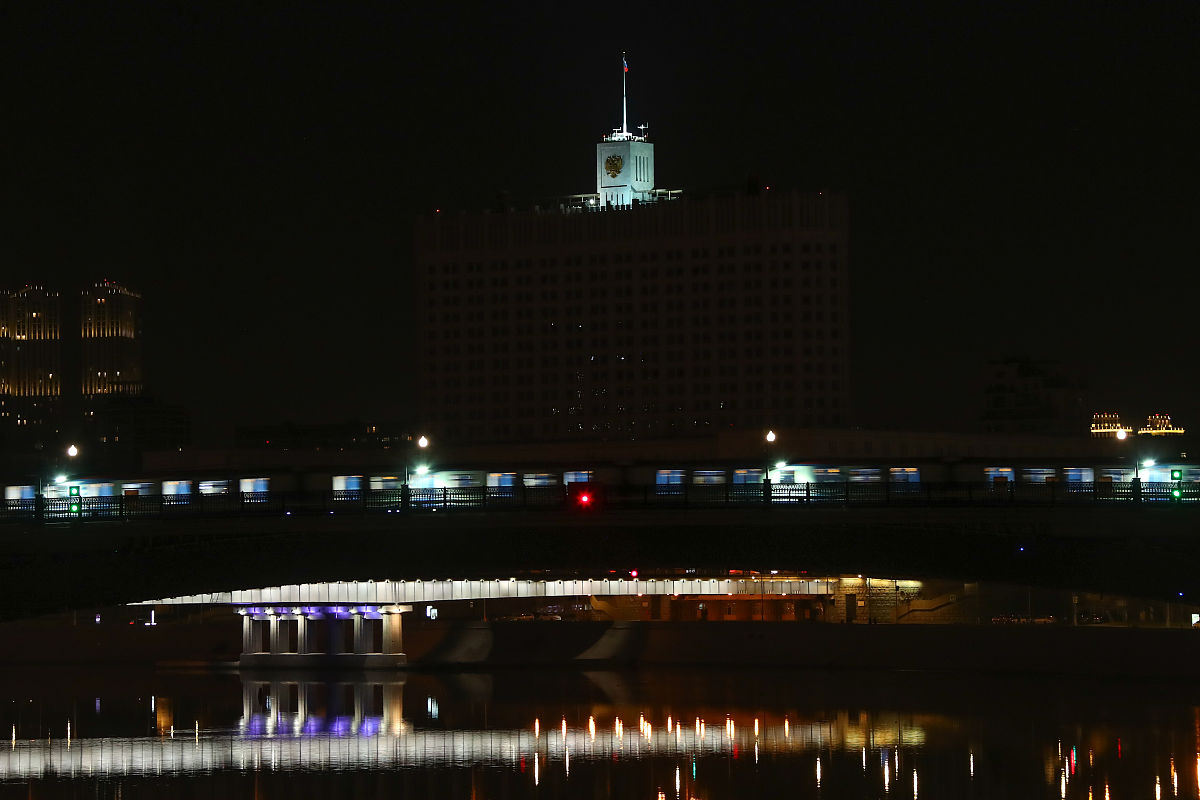 当地时间2020年3月28日,俄罗斯莫斯科,当地地标建筑熄灯响应"地球一小