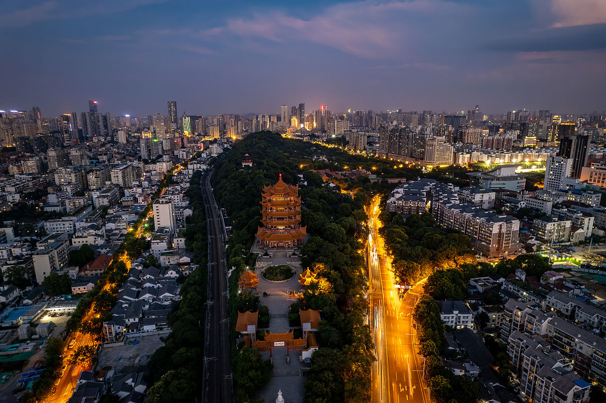 2021年8月30日,航拍武汉黄鹤楼夜景.