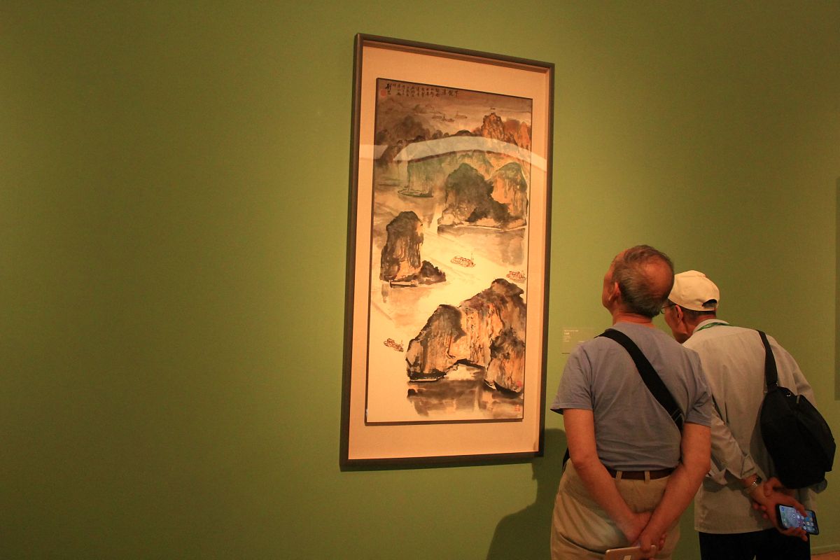 把下面这段话翻译成英文：5132古今艺术观水墨画的艺术观可概括为天人合一观生命表达观道、禅结合观阴、阳互动观和融合古今中外的混合艺术观。51321天人合一观中国的天人合一的哲学认识观表达人与自然和谐共生的关系。人与天地精神互相往来形成了传统水墨绘画主观与客观相统一的美学思想并成为中国绘画中特别是山水画的灵魂所在。在中国哲学中将人与自然结合并超于自然的境界认为是人生的最高境界被认为是真正的心理上与精