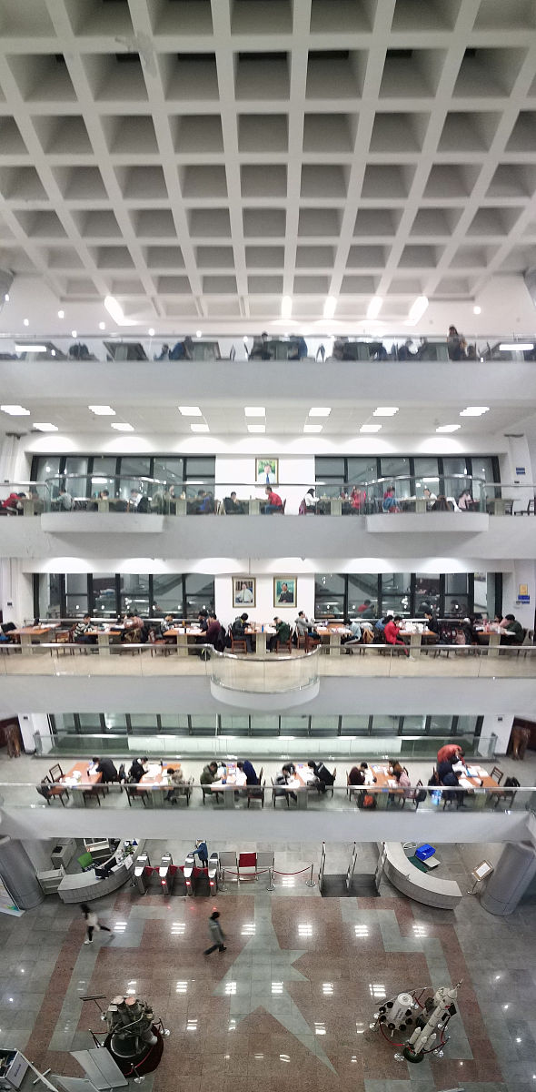 以“考研分数线预测”为题，写一篇文章