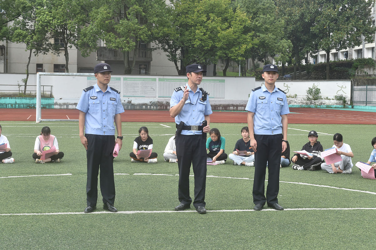 写一篇警校生参加娱乐活动的报告