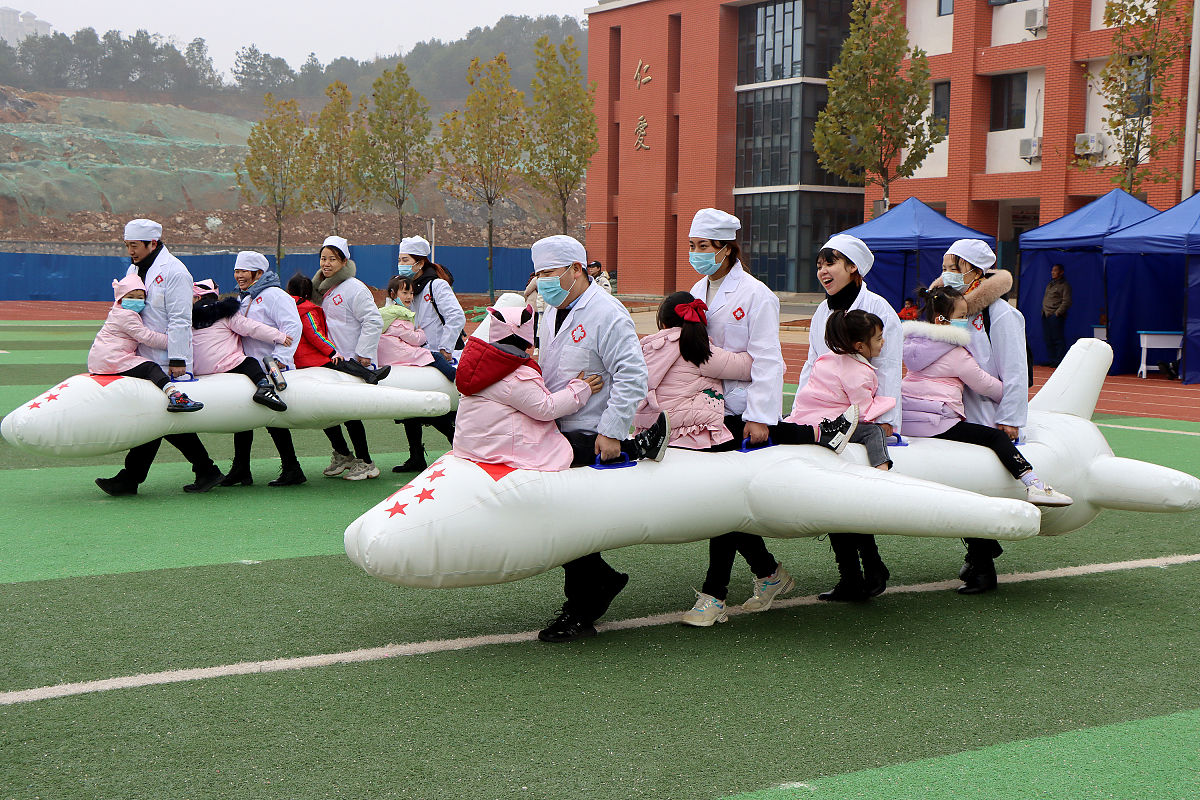 1以给最尊教的人的一封信 为主题撰写一封信表达对他们的情感及对他们说的话该对象可以是身边的人、也可以是对社会做出贡献的人群。