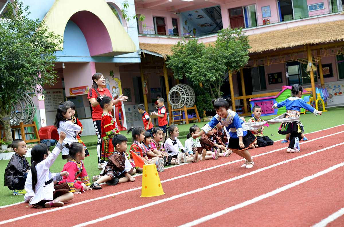 成都大专幼师学校分享五种经典幼儿民间游戏，促进孩子全面发展