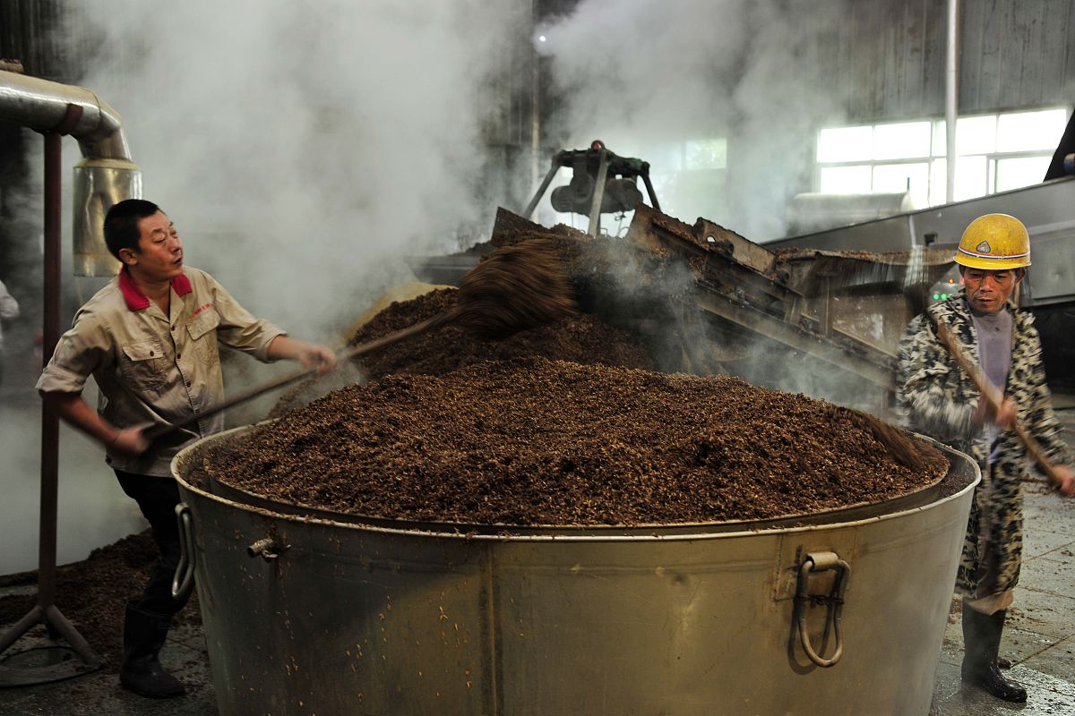 造成燃香的感觉差异具体的制造加工一步一步的具体流程和时间流程和工作流程请列一个表格出来