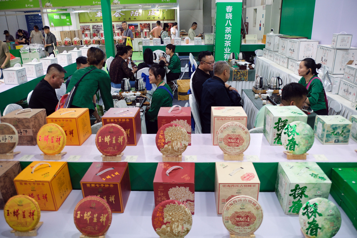 我是广宁县县长帮写广宁县特优农产品展销中心简介整个展厅分为8大板块分别为竹笋板块、特色茶业板块、油茶板块、鲜果蔬菜板块、特色面食板块、特色南药板块、干货板块、预制菜板块。