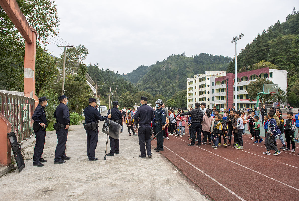 南江县小河职业中学荣获殊荣，教学质量和学生综合素质获认可