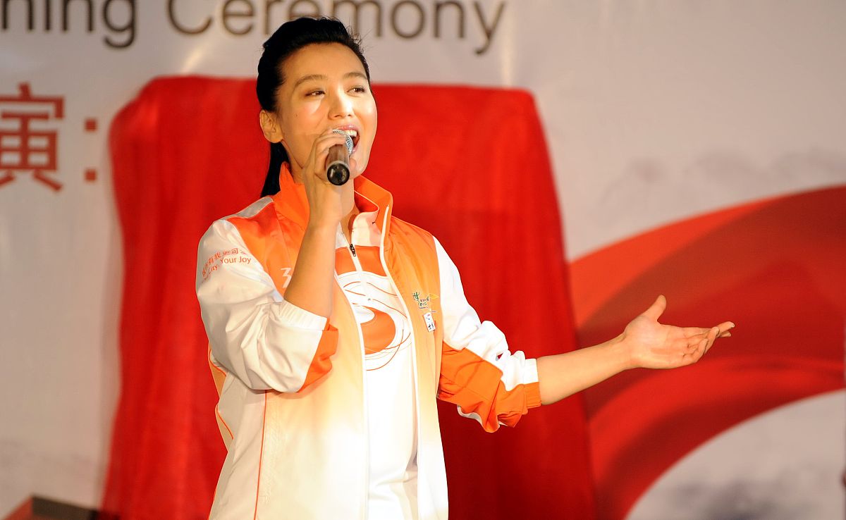 2010年3月16日,北京,中国2010年上海世博会志愿者主题歌《世界》mv开