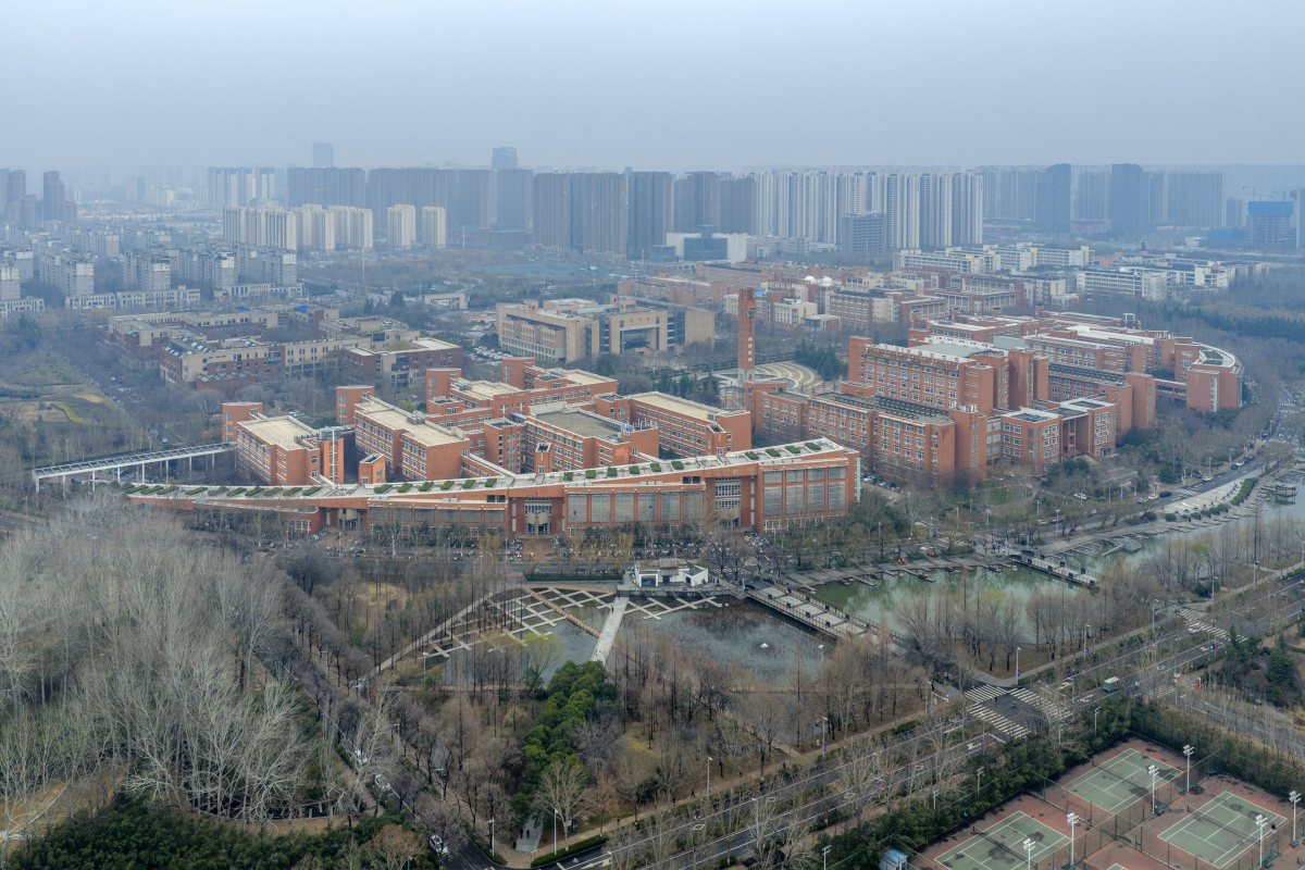 2026年3月2日,郑州大学主校区校园风光.