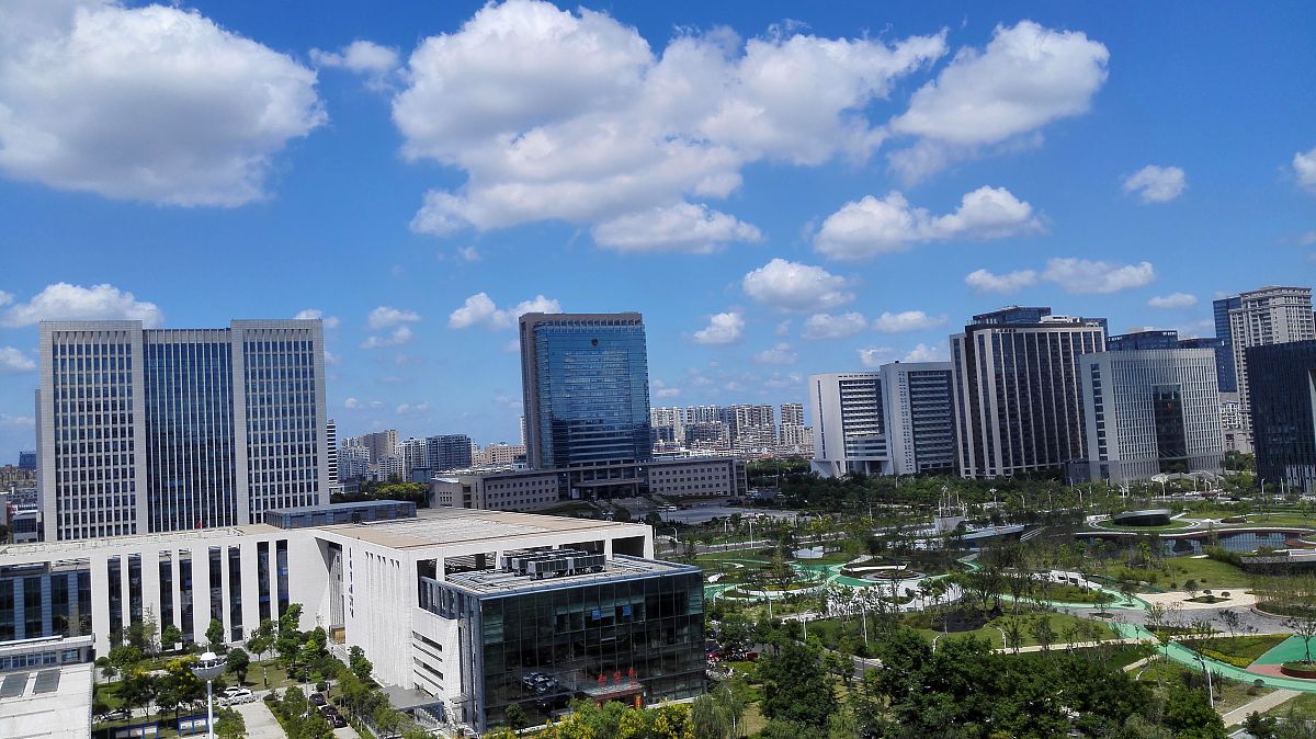 重庆市九龙坡区政府 在第二届重庆市制造业十大影响力年度人物颁奖典礼上的欢迎词 1000-1500字