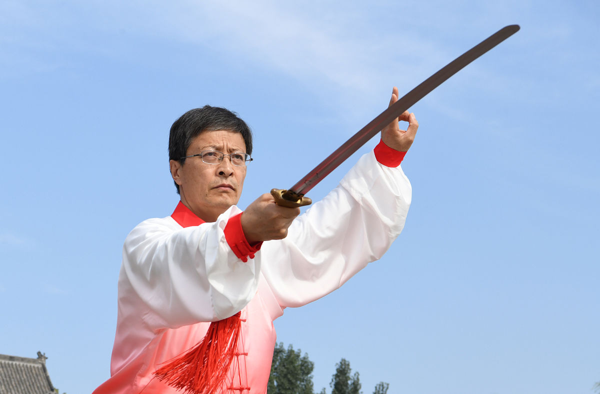 2020年10月18日,山东枣庄,在山亭区举办的太极拳公开赛上,选手在进行