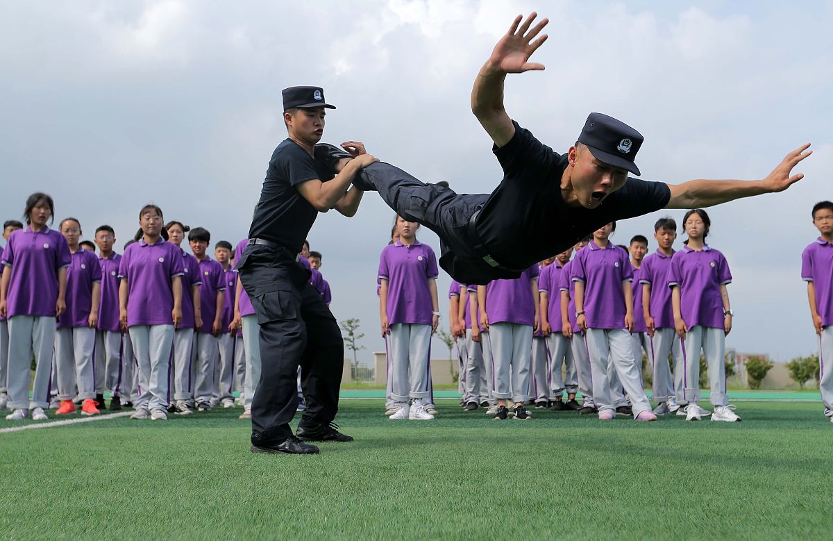 连云港市海滨技工学校2023年招生办电话是多少-怎么样