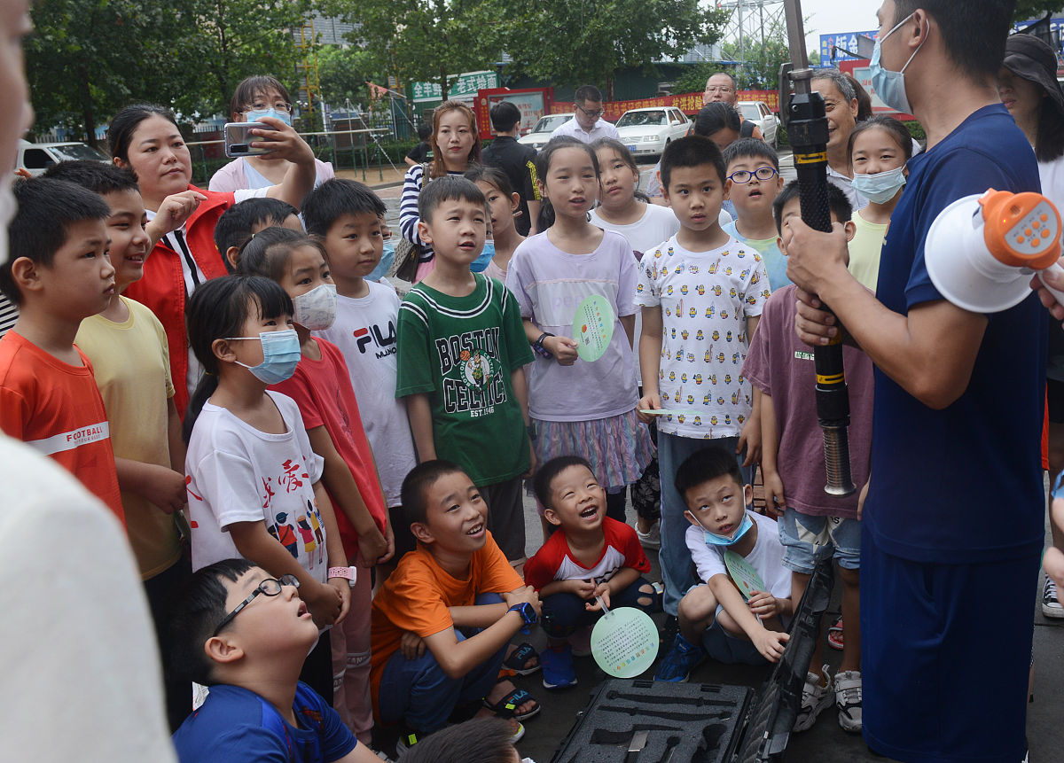 我们机构给去到消防员工作现场消防员科普牙齿健康 关键词 辛苦 饮食 口腔健康我们专业讲解 以上信息写一篇 有爱心有责任的 文章还需要一个 我们关心消防员 口腔健康 的 有格局 有趣的的标题