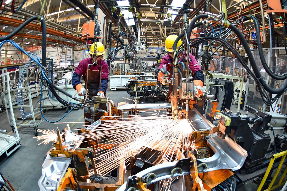 就汽车发动机这一零件论述焊接技术在制造业的作用及地位