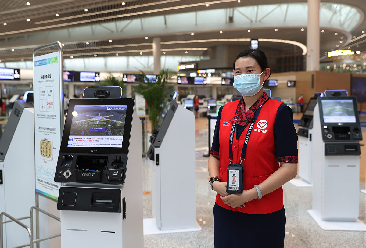 为机场优化旅客服务提供理论指导进一步提高机场旅客的忠诚度和满意度。 这段话与文献重复请用学术语言换一种描述不得与他人相似或重复中文