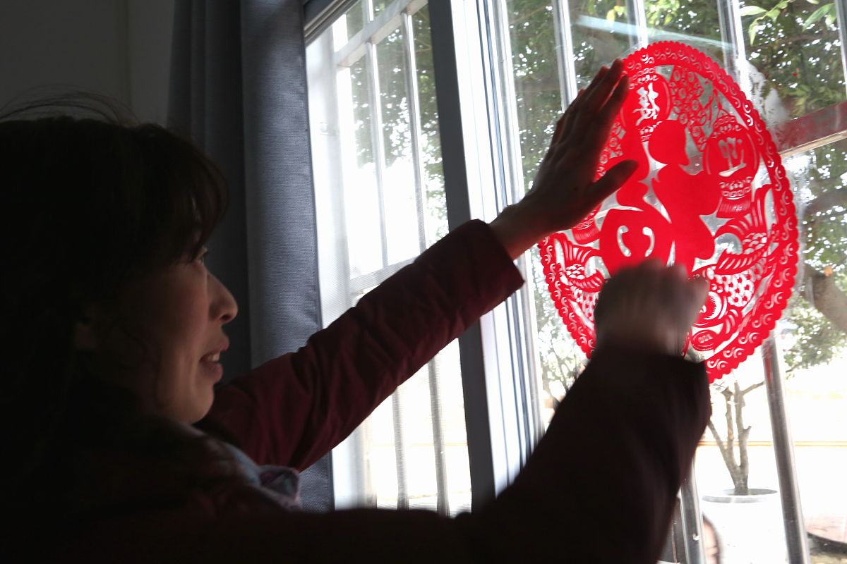 请帮我写1篇650字的博客文章主题是：窗花怎么贴才是正确的