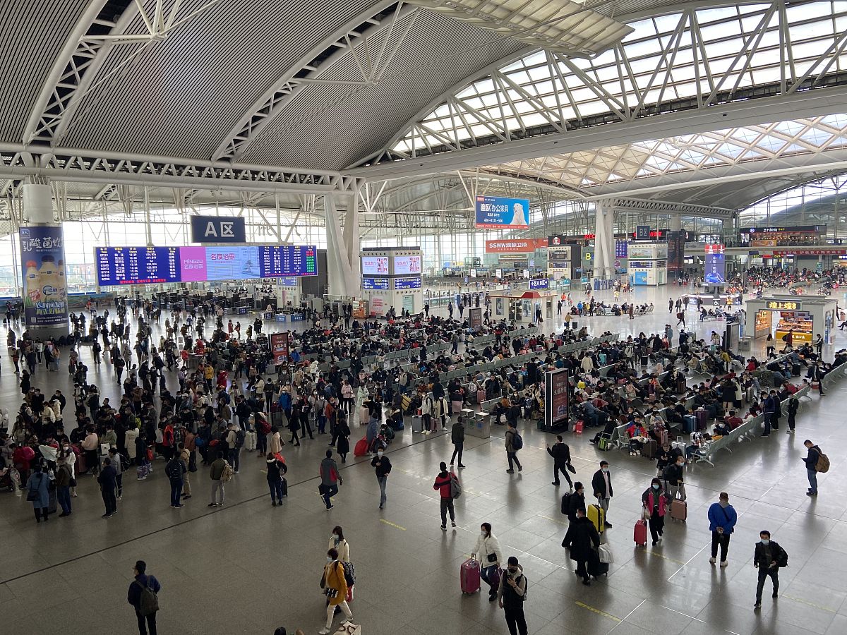 成都站交通枢纽客流量分析：进出站能力能否应对？