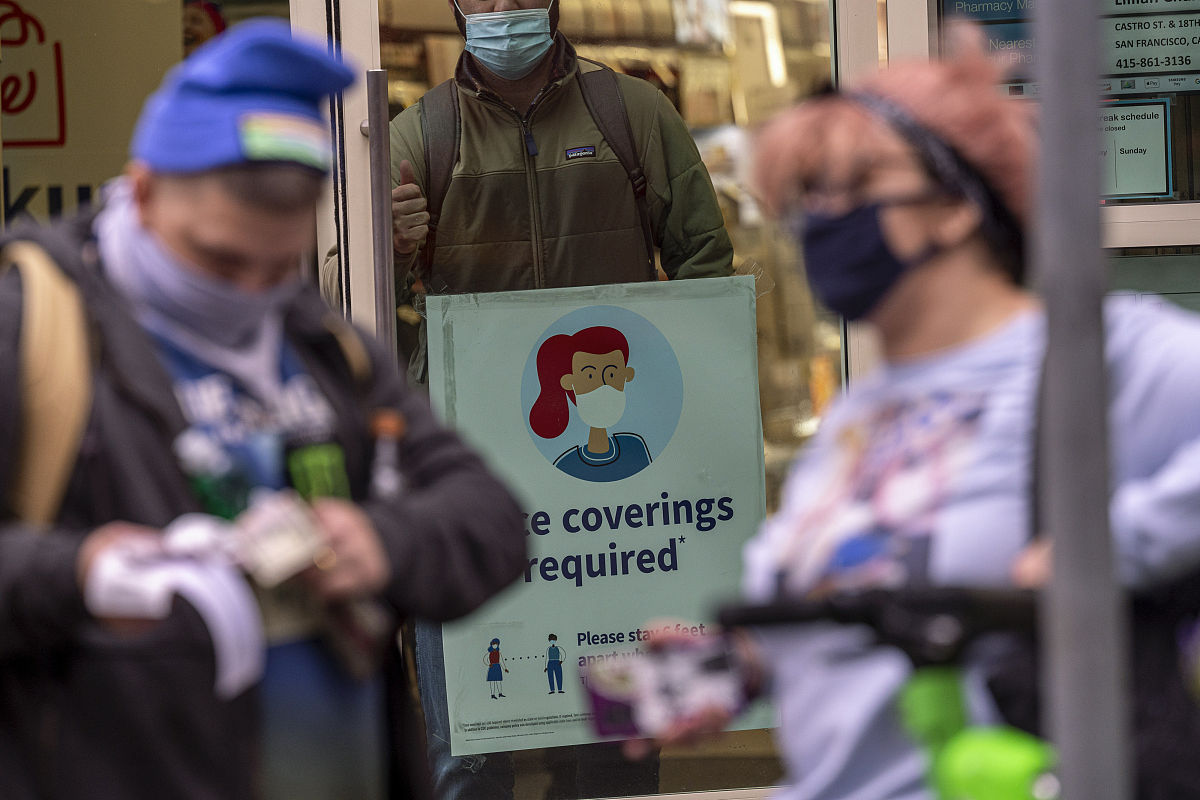 翻译‘Overdue’ Masks return as Tassie records spike in Covid casesAs the state records another five deaths from Covid masks will now have to be worn by all visitors to the Royal Hobart Hospital全文