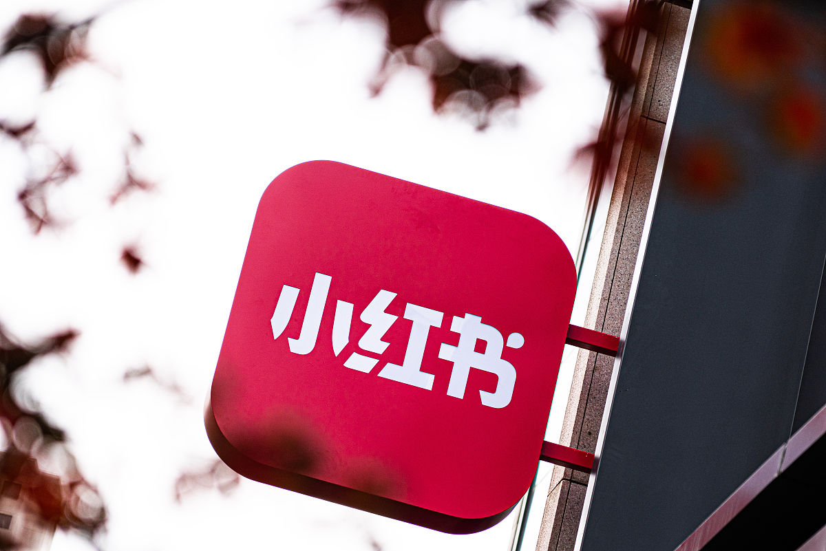 小红书账号名字：椰林树下，护花使者！