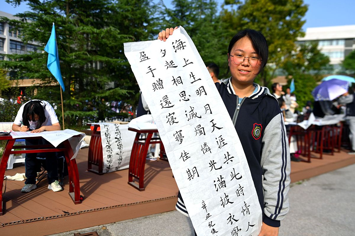 请写几个鼓励大学生参加科创比赛的八字成语。