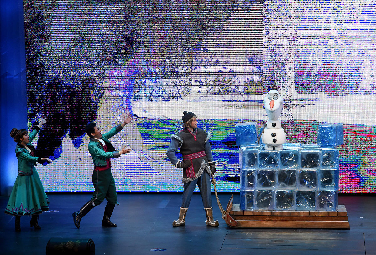 写一篇幼儿园组织儿童看冰雪奇缘话剧结果发生了踩踏事件的新闻稿