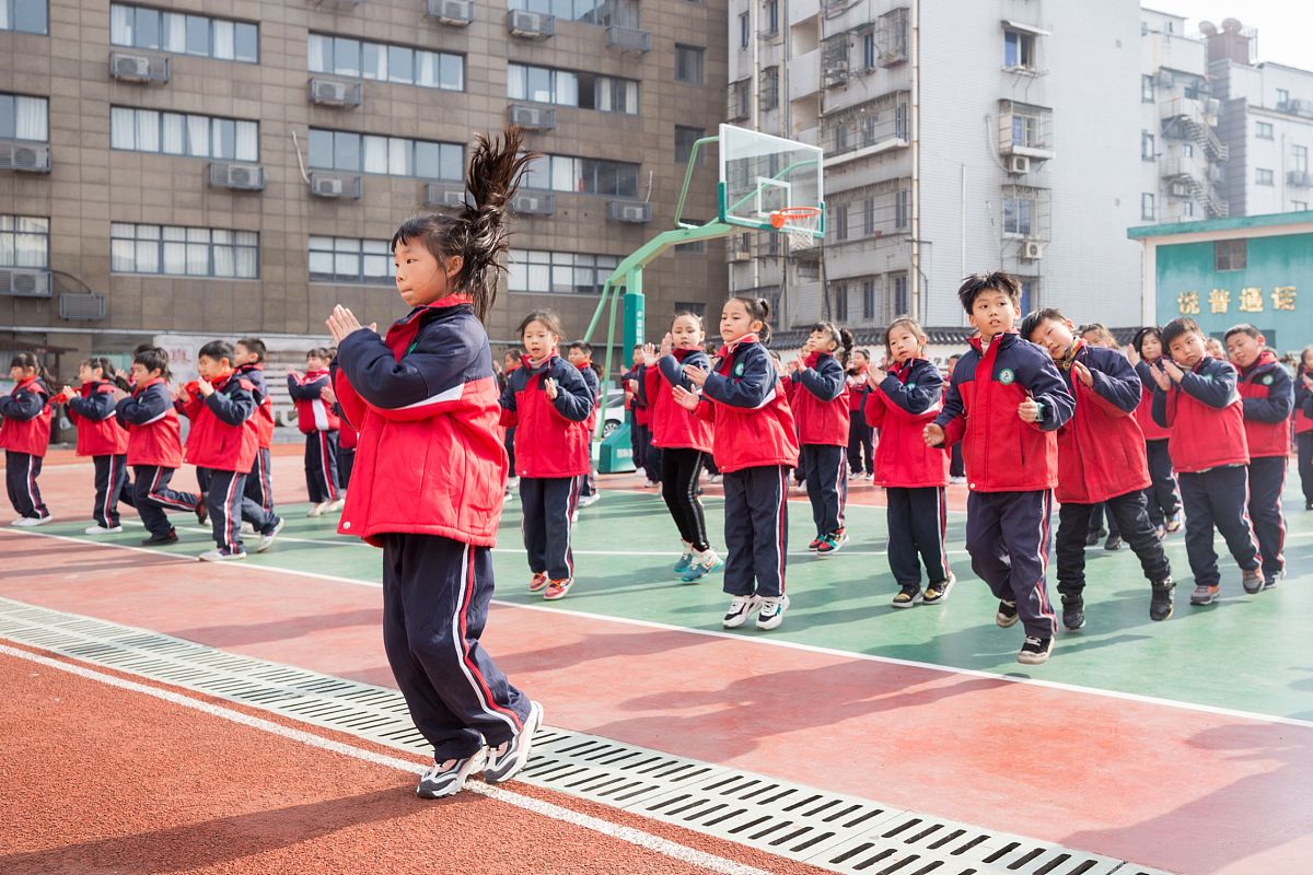 2020年12月22日,浙江省湖州市长兴县第四小学的学生正在进行广播体操