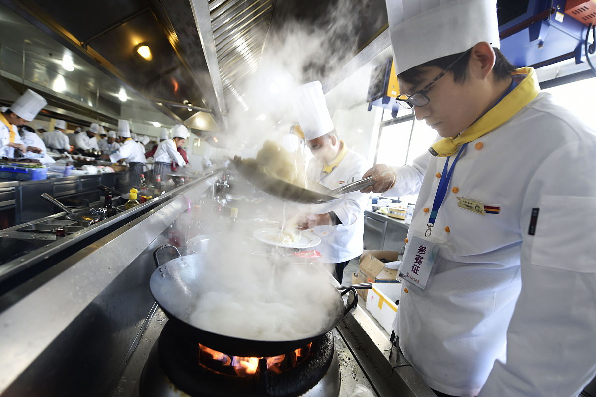 代厨代炒菜走红：一技之长，抓住新兴职业机遇