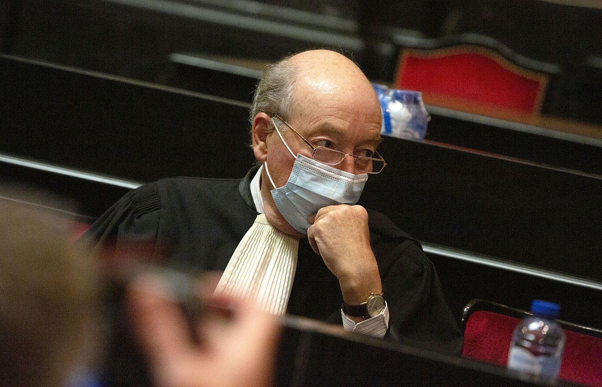 请用中文改写 其为履行提示义务标有下划线的文字，比未标有下划线的文字多出一倍，无法认定其已经尽到合理的提示义务。