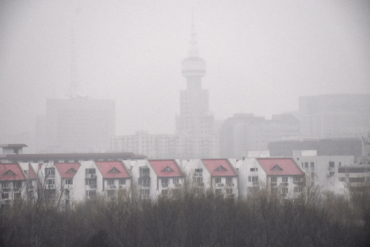 2015年12月1日北京遭遇今年以来最严重的雾霾侵袭PM25浓度数值爆表。PM25达到了严重污染的500以上严重影响了生产和生活。这从哲学上警示我们应该 A 征服自然战胜自然做自然的主人B 发挥主观能动性主宰自然的存在和发展C 尊重和保护自然人与自然和谐相处D 认识极端天气阻止气象灾害的发生说明选项C正确的原因并逐项说明其他选项错误的原因