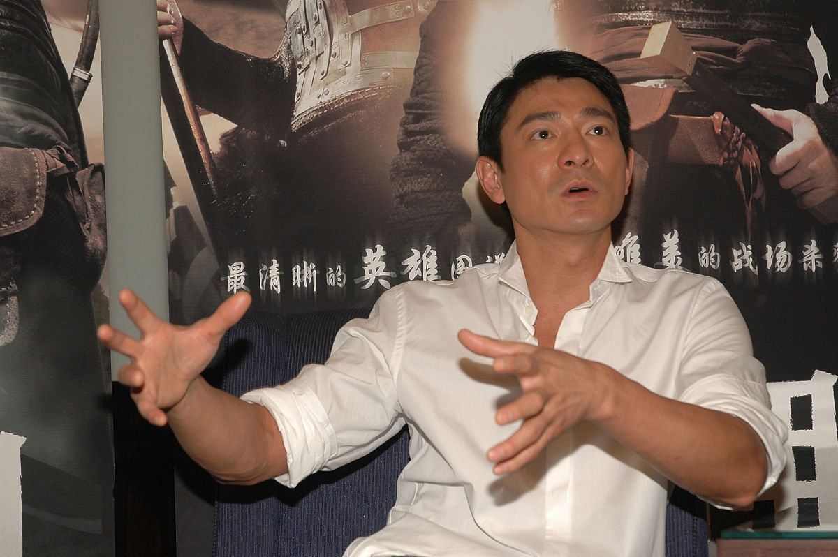 奋斗在希望的春天里是什么歌回答并拓展。