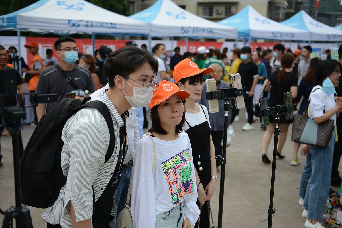 2020年5月10日,重庆云阳,直播带货仪式现场.