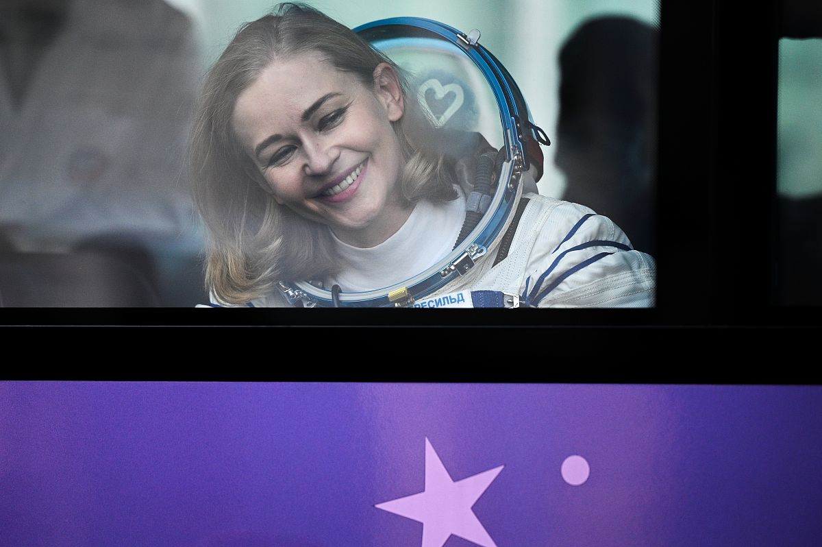 bat文件启动一个exe然后外部档案执行完毕关闭