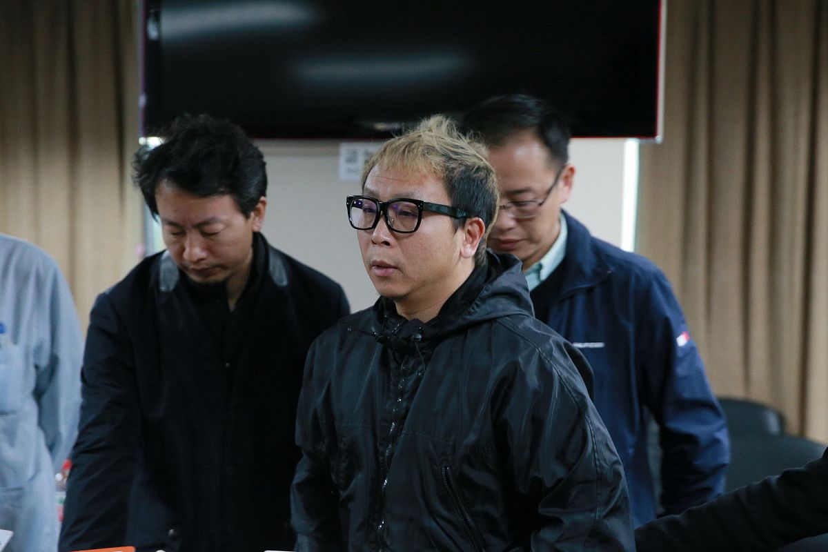 2015年1月16日,深圳,姚贝娜在医院病逝,经纪人举办新闻发布会.