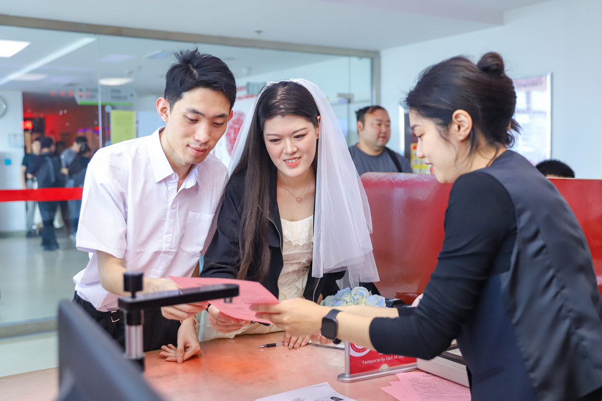 女生在银行都嫁给什么人，