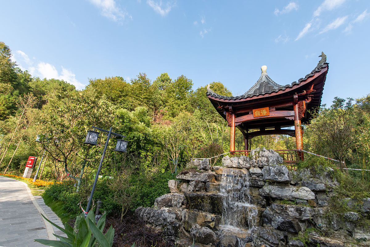 黔南民族卫生学校2021年招生办联系电话