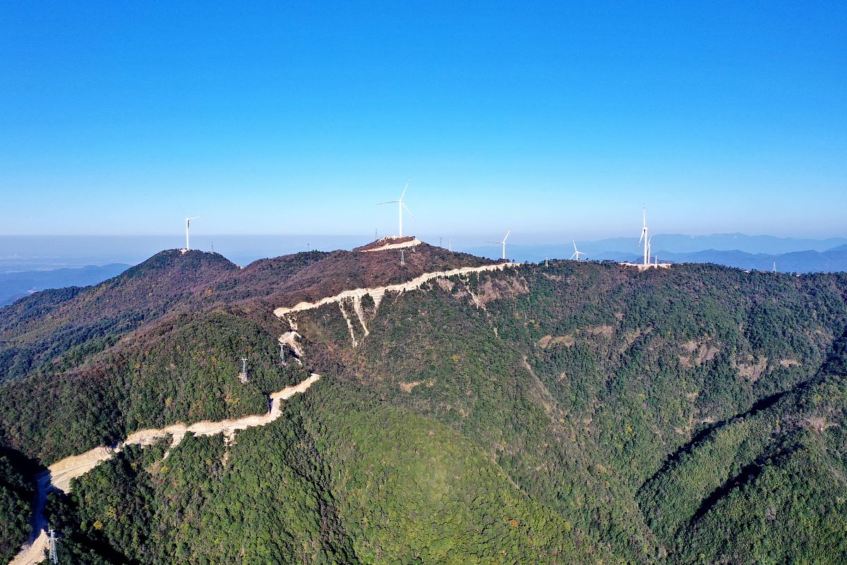 2021年11月28日,江西省抚州市,金溪县与江西省鹰潭市贵溪市交界处的天