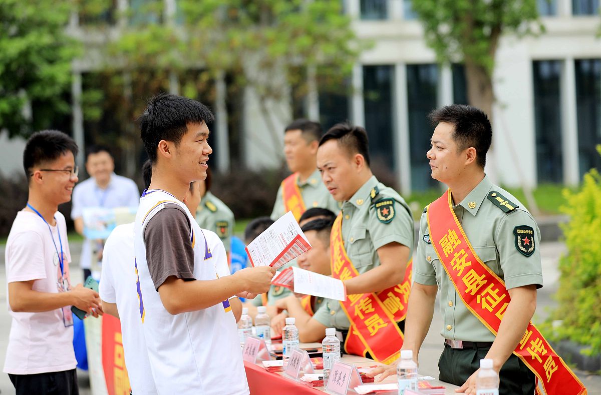 退役士兵大学生朋辈引导作用的实践与探究作为论文题目合适吗请拟论文摘要请拟论文提纲