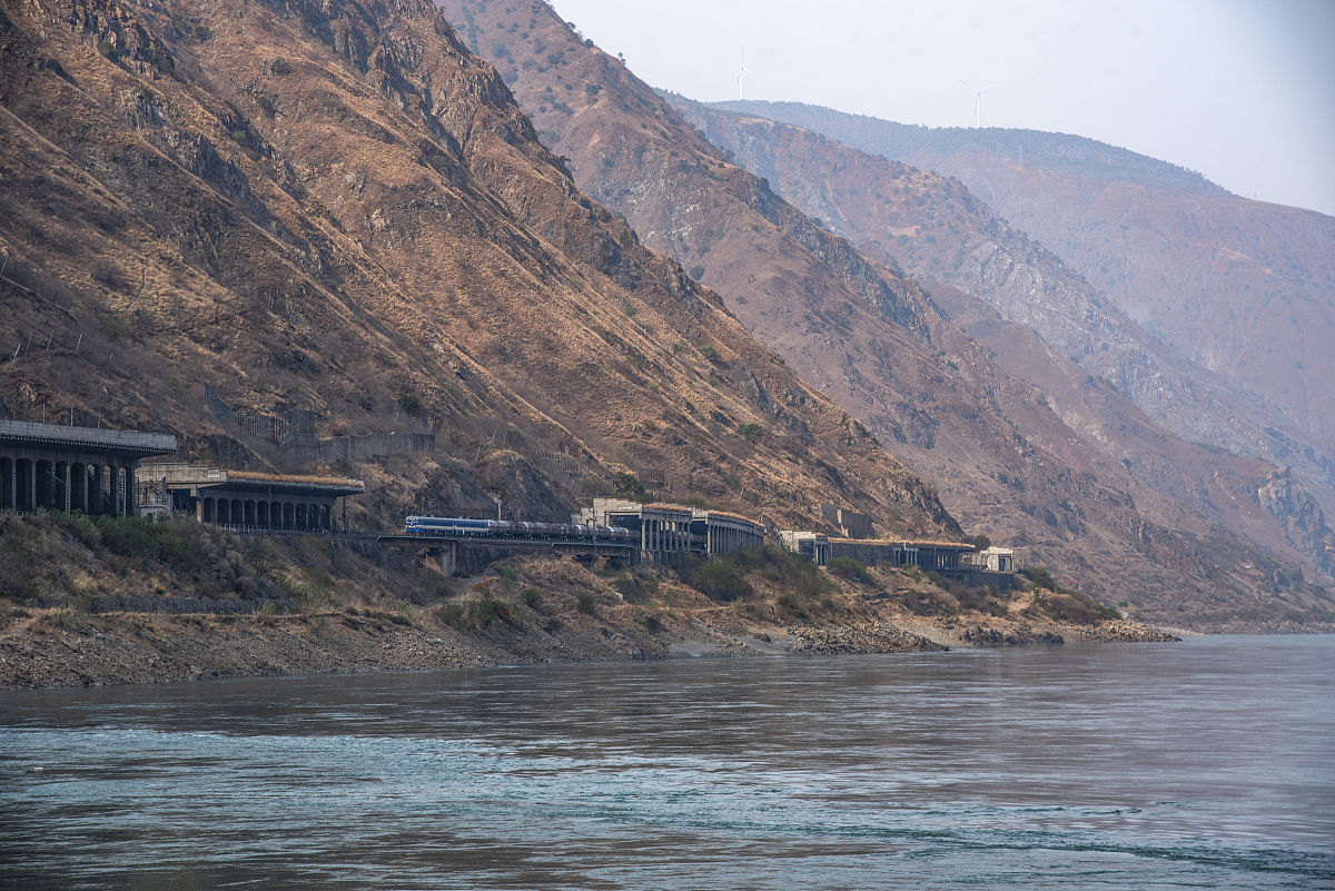 攀枝花的学生能在成都市职业技术学校读高铁专业