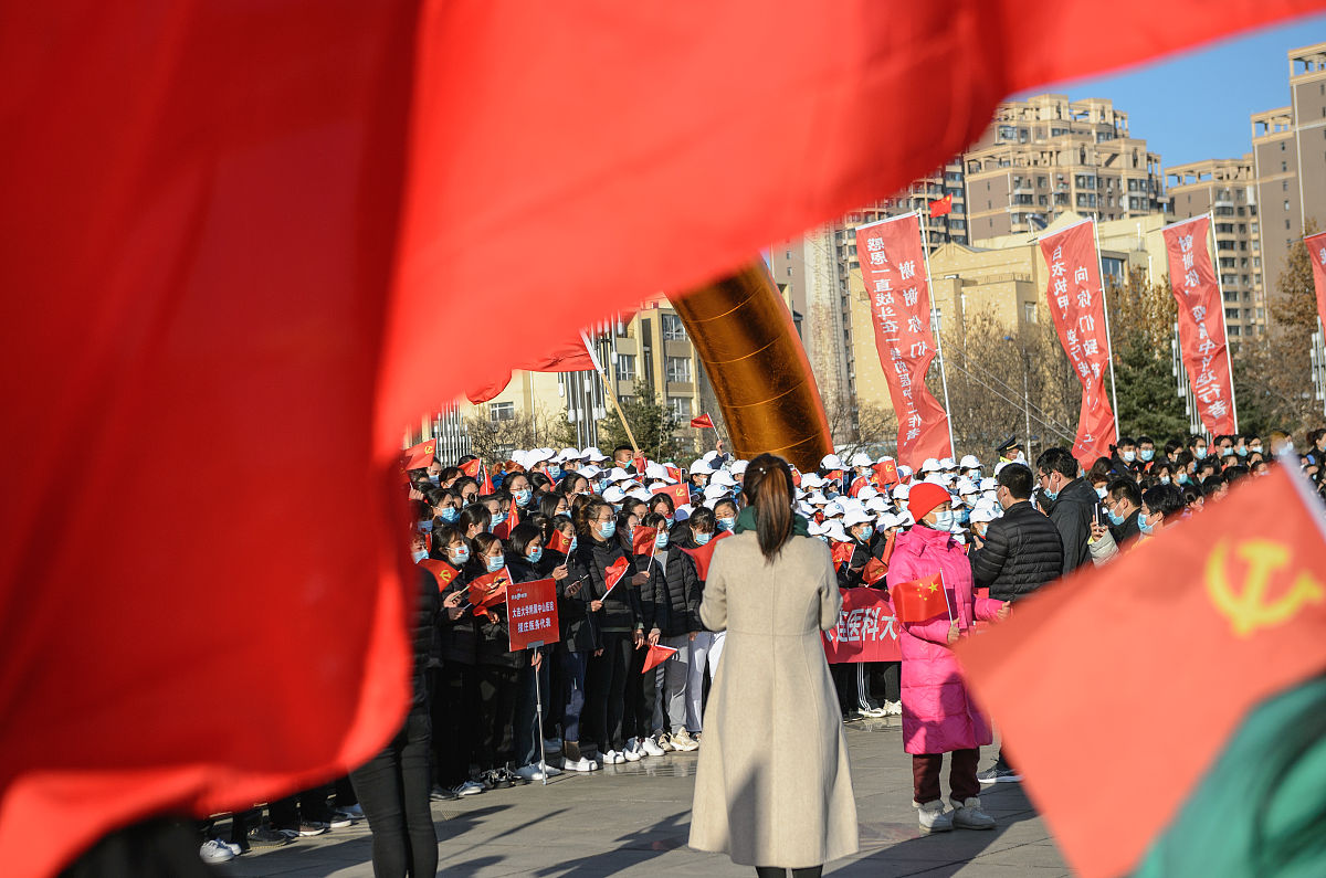 2021年11月25日,辽宁省庄河市,五一广场,第二批返程医护欢送仪式.