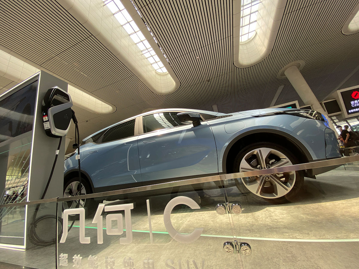 保定新能源技工学校专业介绍：太阳能、风能、新能源汽车等