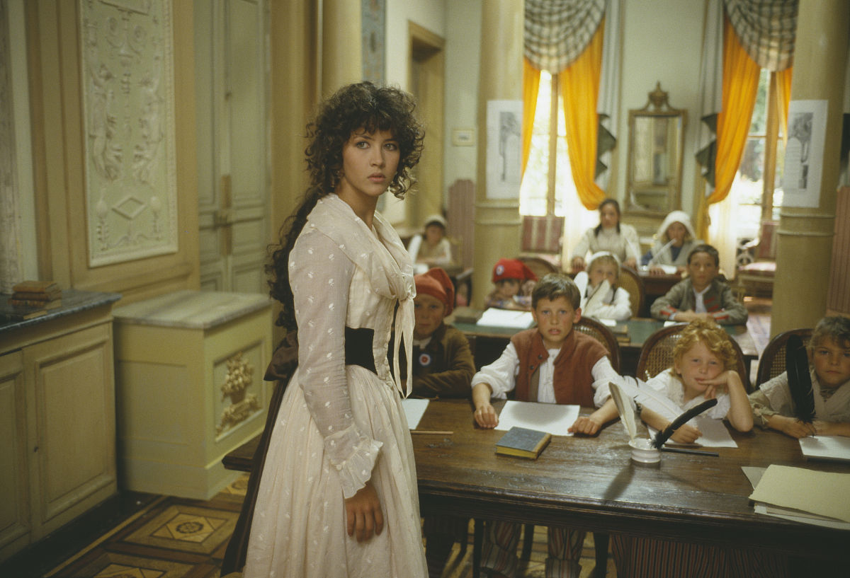 《小妇人》研究：近年学者观点总结 - 女性成长、社会批判与文学技巧