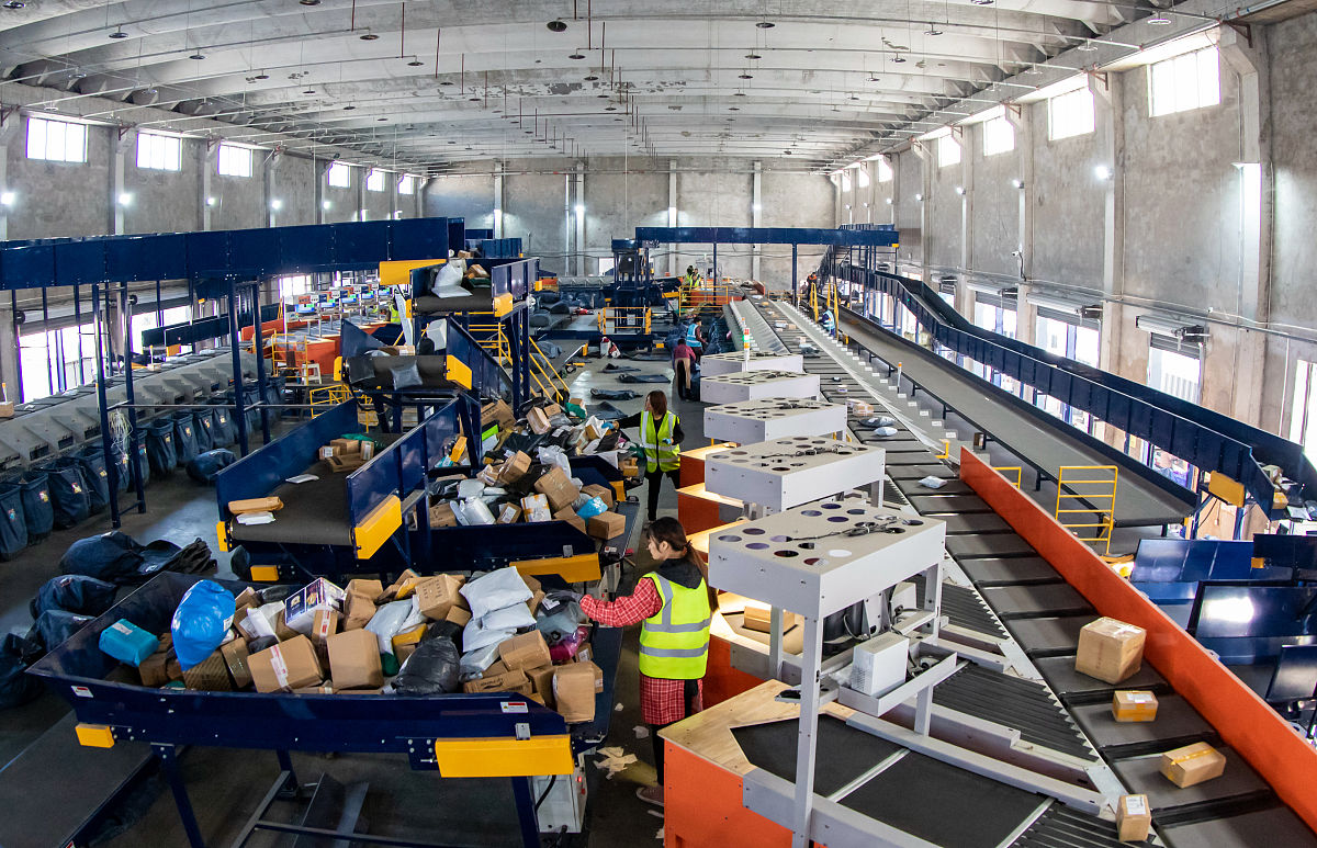 我想做一套设备主要用于美团优选下面网格仓的分拣工作你能给出一套完整的方案吗成本控制在20万以内