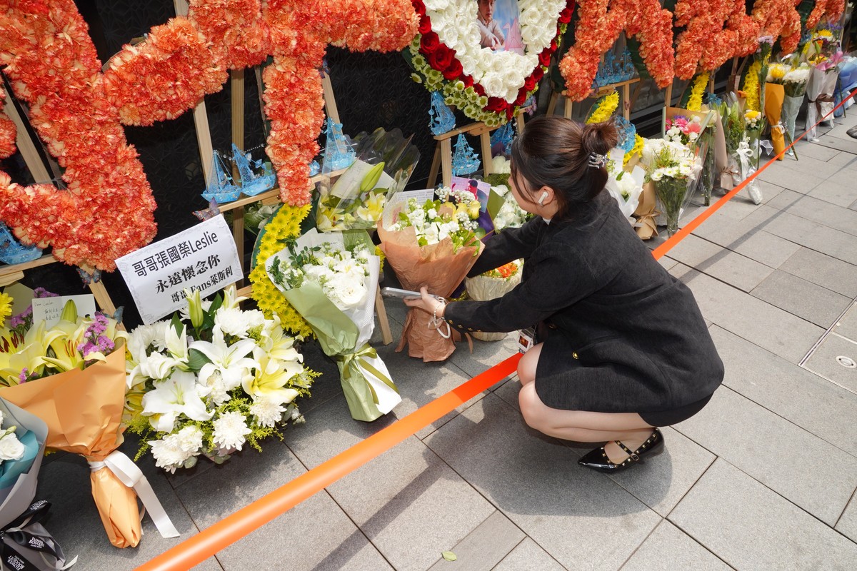 2026年4月1日,香港,张国荣逝世23周年,粉丝献花纪念,