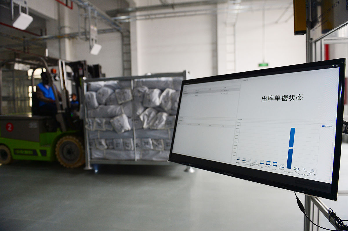 自动化小车寻找救援物资：红外、声、光信号源探测与抓取实现方案
