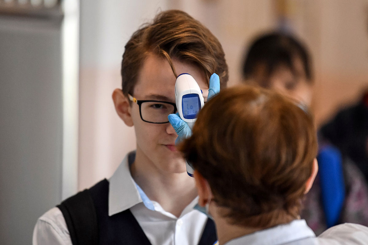 当地时间2020年7月3日,俄罗斯符拉迪沃斯托克,考生有序参加俄罗斯国家